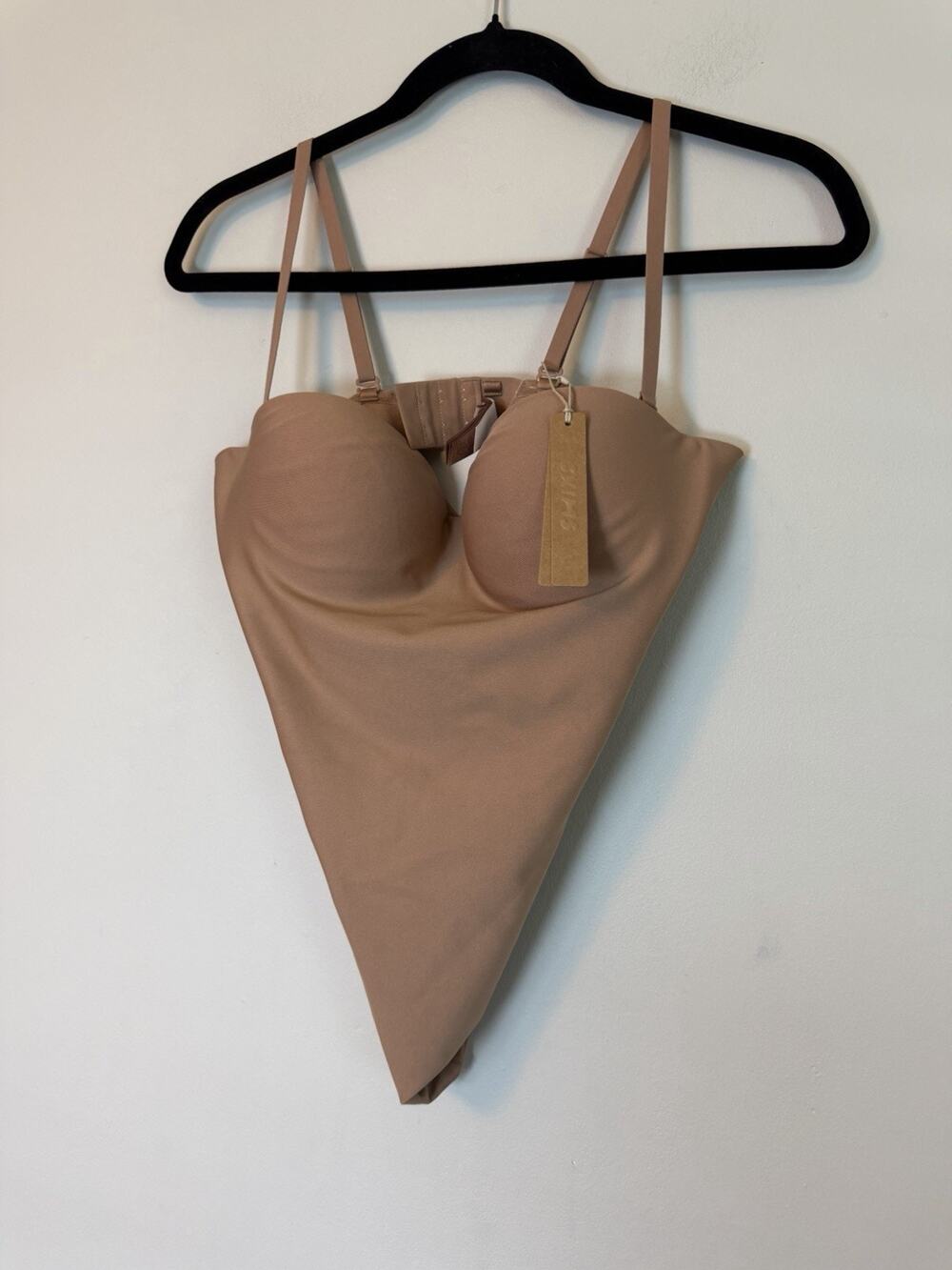 NWT SKIMS Body Underwire Thong Bodysuit Sienna Sz M Built In Bra Shapewear NWT